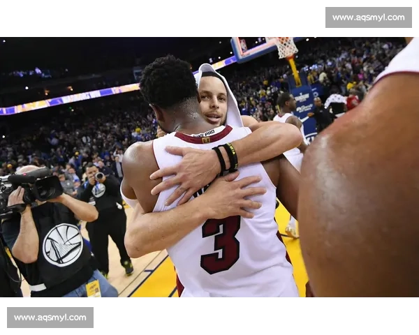 韦德对决库里巨星碰撞引发篮球风格终极讨论攻防理念与冠军价值之争 韦德对决库里巨星碰撞引发篮球风格终极讨论攻防理念与冠军价值之争